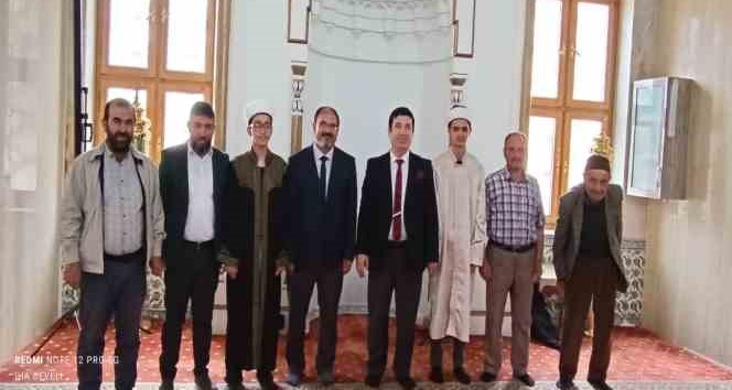 Develi’de cuma namazını öğrenciler kıldırdı
