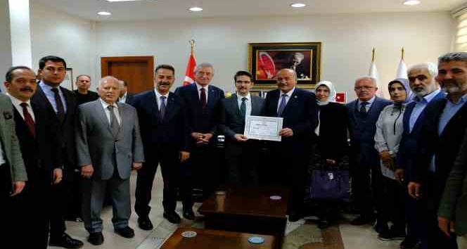 AK Parti Milletvekili Karaman mazbatasını aldı