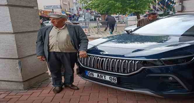 Dünyanın en uzun burunlu insanı toprağa verildi