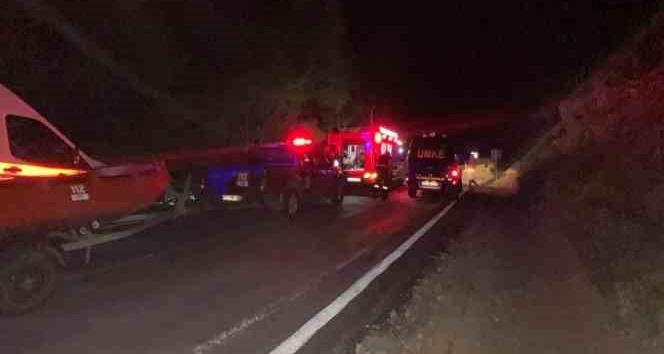 Tunceli’de kamyon Munzur Çayı’na uçtu: 2 kişiyi kurtarma çalışmaları sürüyor
