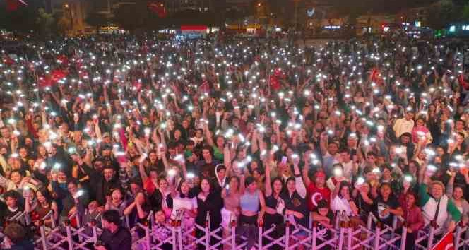 Didim’de 19 Mayıs kutlamaları Casalini konseri ile devam etti