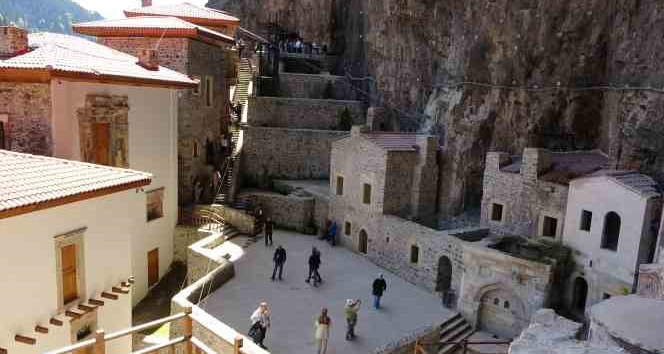 Turizm sezonunun açılmasıyla Sümela’ya ziyaretçi akını