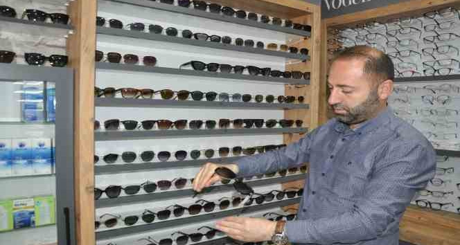 Kars’ta uzmanlardan sahte güneş gözlüğü uyarısı