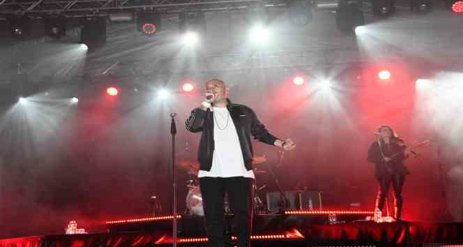 Ünlü rock grubu Gripin Kemer’de konser verdi