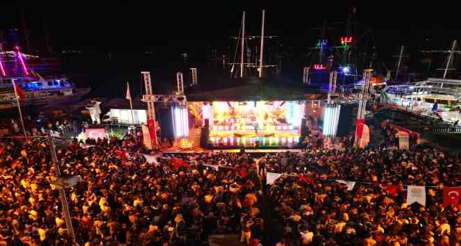 Marmaris’te binlerce kişi 19 Mayıs coşkusuna katıldı