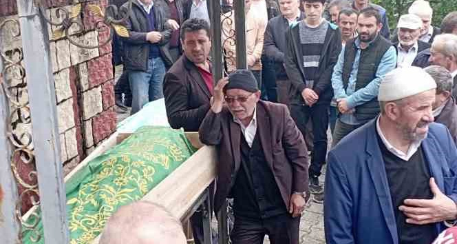 Alkollü sürücünün sebep olduğu trafik kazasında hayatını kaybeden 4 kişi toprağa verildi