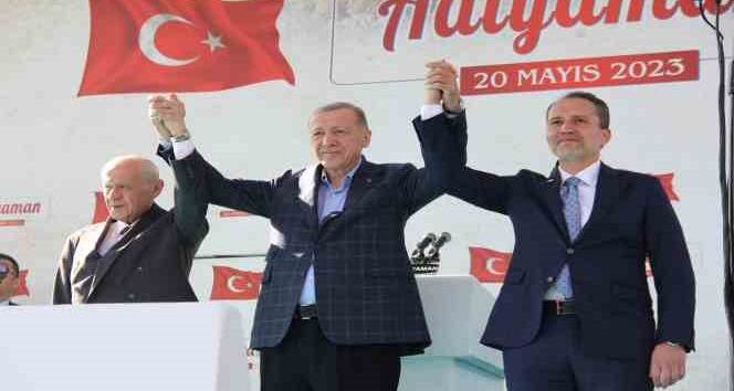 Fatih Erbakan: "Milletimiz değerlerimizle, inancımızla barışık olmayanlara ülkeyi teslim etmedi"