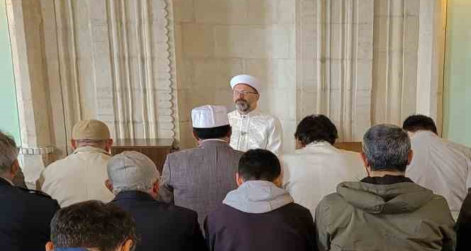 Diyanet İşleri Başkanı Erbaş: “Arkamızdan bırakacağımız en büyük servet alnı secdeli bir nesil"