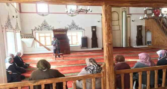 Karacasu’da hacı adaylarına seminer verildi