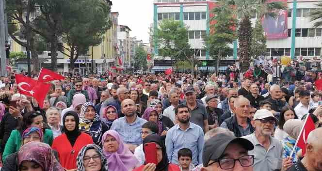 Bakan Kasapoğlu’ndan Togg’la Manisa’da ilçe turu