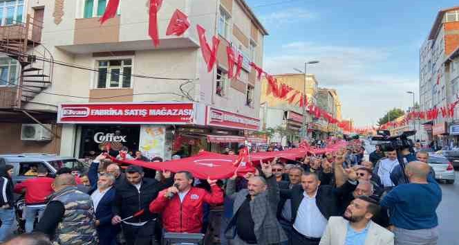 Beyoğlu’nda Cumhur İttifakı Türk bayraklarıyla yürüyüş yaptı