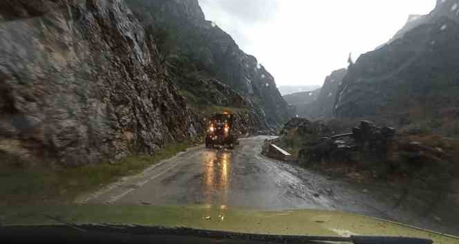 Kemaliye’de sağanak ve dolu yağışı etkili oldu