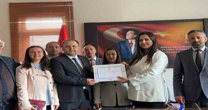 AK Parti Ardahan Milletvekili Kaan Koç mazbatasını aldı