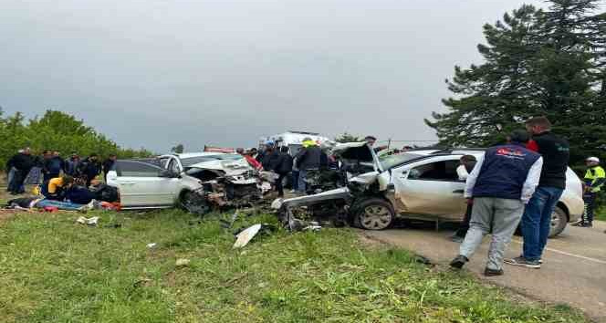 Isparta’da iki otomobil çarpıştı: 1 ölü, 4 yaralı
