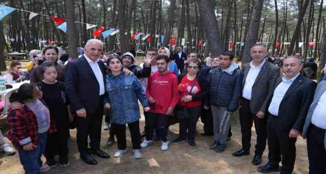 Ümraniye’de gerçekleşen piknikte engeller ortadan kalktı