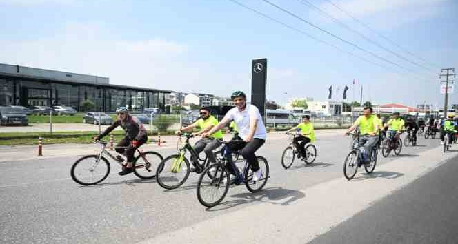 Başkan Kocaman gençlerle pedal çevirdi
