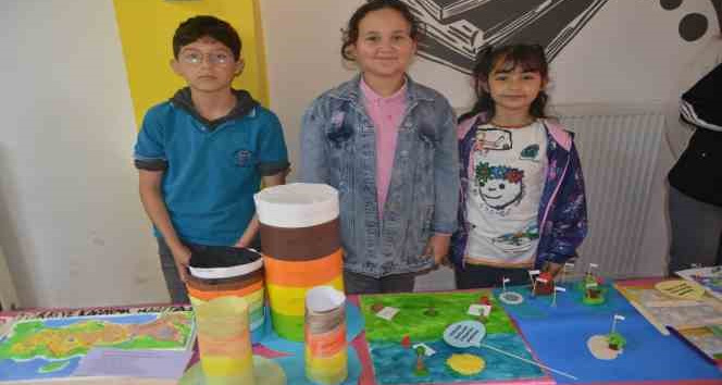 Öğrencilerden ‘Sosyal Bilgiler Dünyası’ sergisi