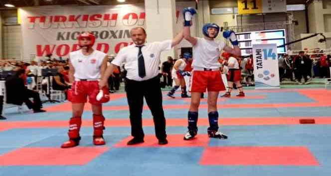 Kick Boks’ta Kuşadası’na dünya birinciliği geldi