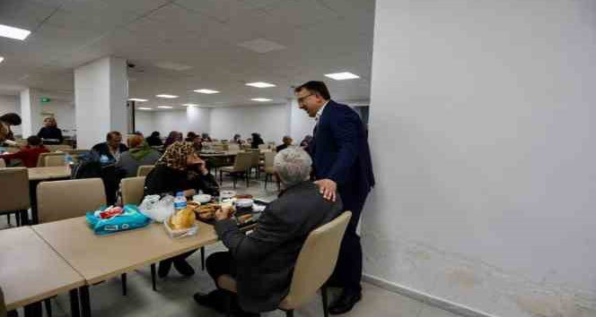 Başkan Savran depremzedelerle bir araya geldi