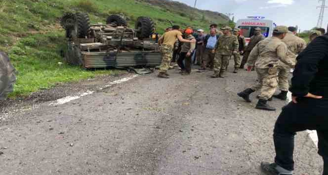Ardahan’da askeri araç devrildi: 4 yaralı