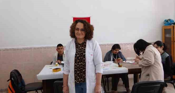 Engelli bireyler bu merkezde hem sosyalleşiyor hem de becerilerini geliştiriyor