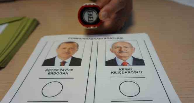 Oy kullanmak için Avrupa’nın her yerinden geliyorlar