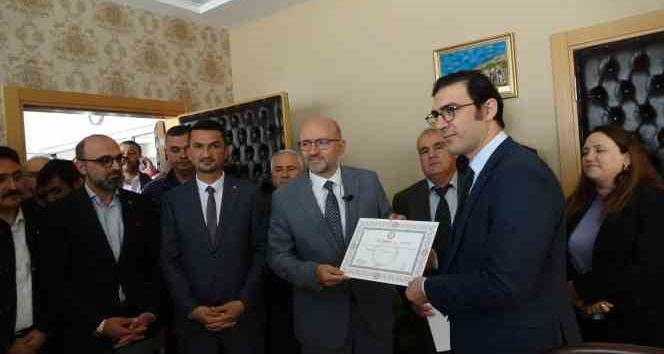 Burdur Milletvekilleri mazbatalarını aldı