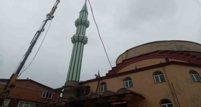 Fırtınadan yıkılan cami minaresi yenilendi
