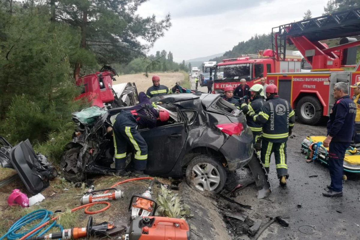 Sağlıkçı ailenin yeni yaşam hayali yarım kaldı: 4 ölü, 1 yaralı