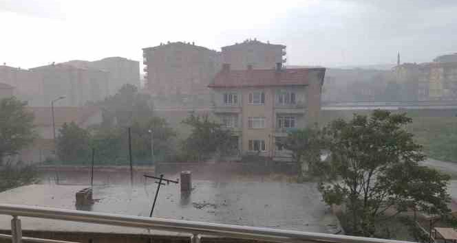 Çorum’da sağanak yağış  hayatı olumsuz etkiledi