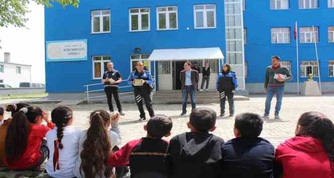 Kars’ta öğrencilere akran zorbalığı anlatıldı