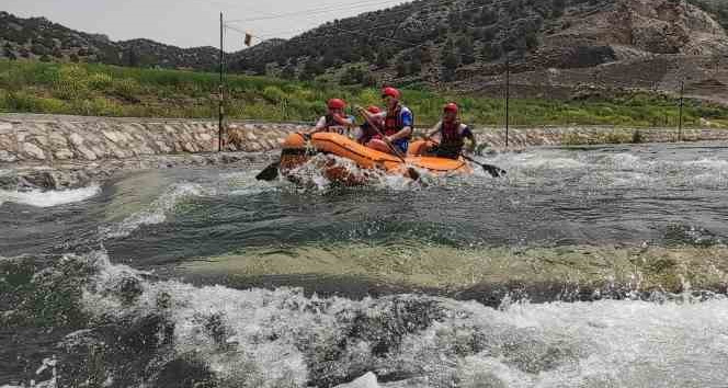 Yozgat’ta Okul Sporları Rafting Türkiye Şampiyonası müsabakaları başladı
