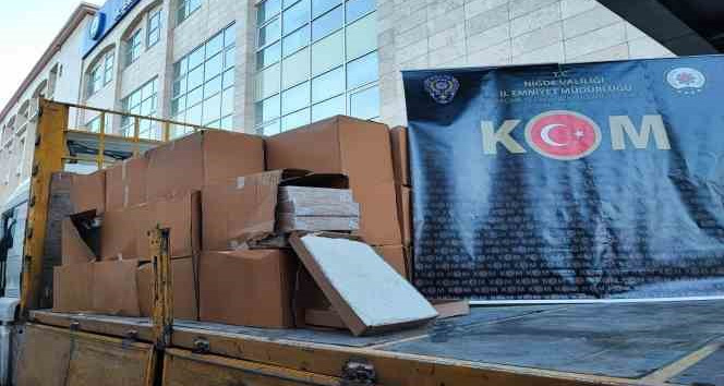 Polis, 2 milyon makaron ele geçirdi