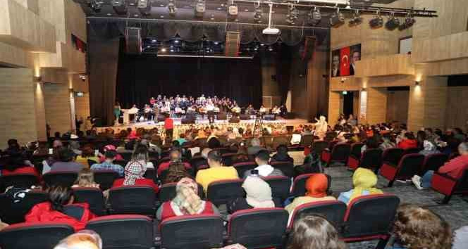 Halk Korosu ilk konserini verdi