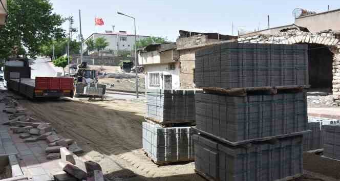 Siirt Belediyesi kilit parke döşeme ve kaldırım yenileme çalışmalarına devam ediyor