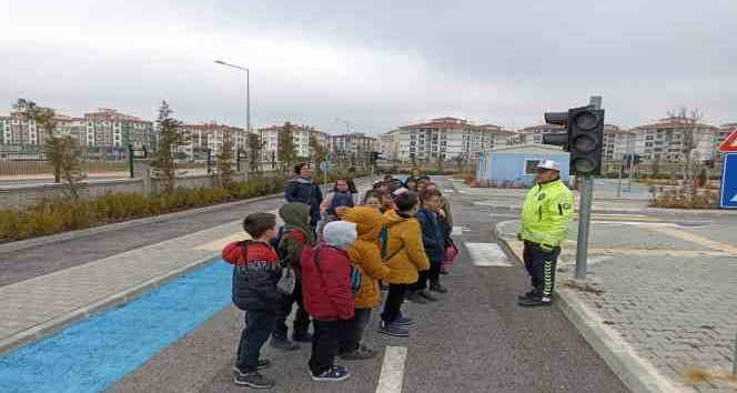 Kırklareli’de öğrencilere trafik eğitimi verildi