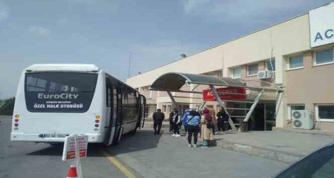 Otobüs şoförü bayılan genç kadını hastaneye yetiştirdi