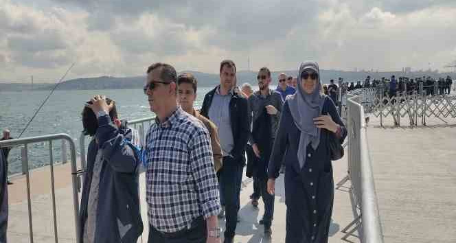 TCG Anadolu Gemisine vatandaşların yoğun ilgisi devam ediyor