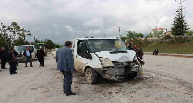 Günyüzü’nde maddi hasarlı trafik kazası meydana geldi