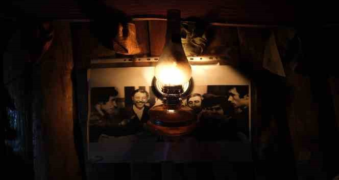 Elektrikler kesilince gaz lambası nostalji yaşattı