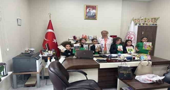 Miniklerden duygulandıran ev sahipliği