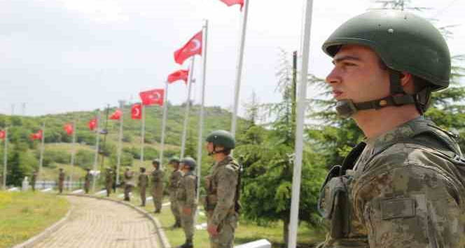 Bingöl’de kalleşçe şehit edilen 33 asker anıldı