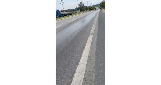 Lüleburgaz Belediyesine ait kamyondan akan yağ kazaya sebep oldu