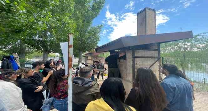 NEVÜ Avanos Fırın Parkı’nda ’Tuz Pişirimi Çalıştayı’ düzenlendi