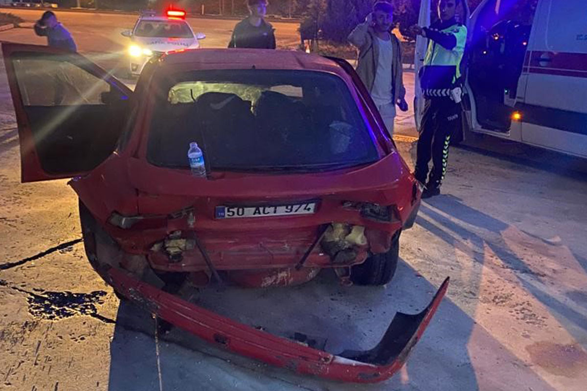 2 otomobilin çarpıştığı kazada 5 kişi yaralandı