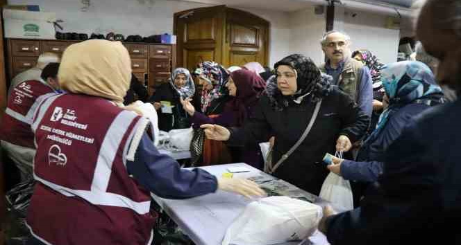 İzmit Belediyesi hacı adaylarını hediyelerle uğurladı