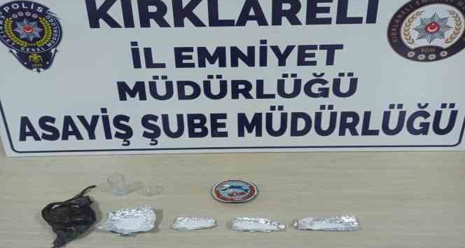 Üzerinde metamfetamin bulunan 3 şüpheli yakalandı