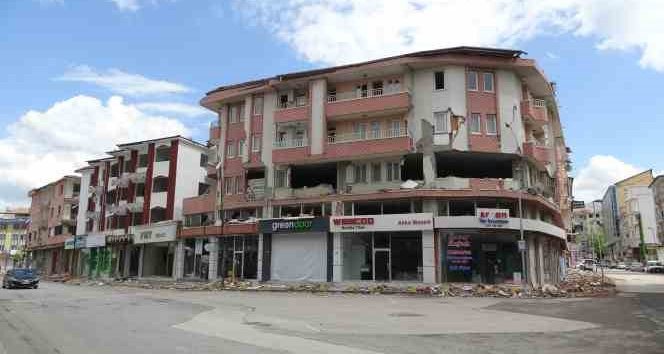 Depremde enkaza dönen Niyazi Mahallesi TOKİ ile ayağa kalkacak