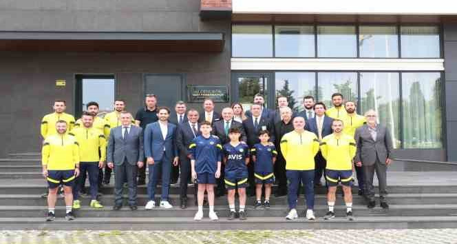 TFF Başkanı Mehmet Büyükekşi’den, Fenerbahçe Futbol Akademisi’ne ziyaret