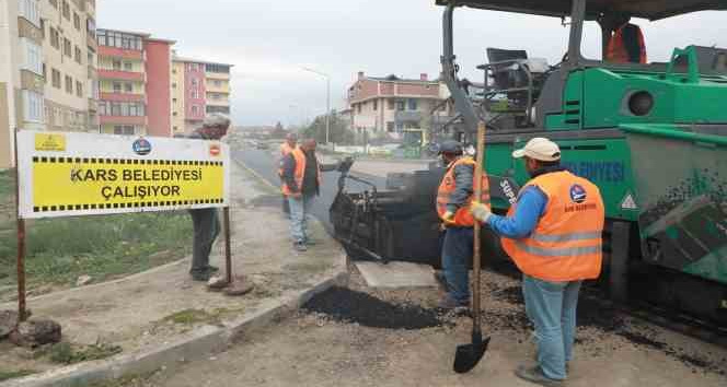 Kars’ta BSK asfalt yol yapım çalışması sürüyor